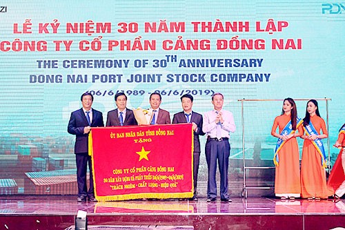 100619-CangĐNPhanDauNamTrongTop5.jpg