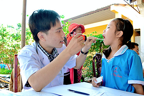 01.06.2016 - Chung_Tay_Cham_Lo_cho_thieu_nhi.JPG