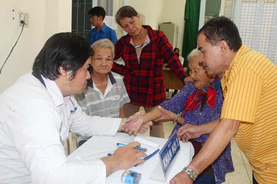 10-10-2016_600nguoicaotuoi_phu.jpg