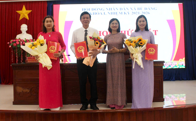 Chủ tịch, Phó chủ tịch, Trưởng các ban HĐND xã