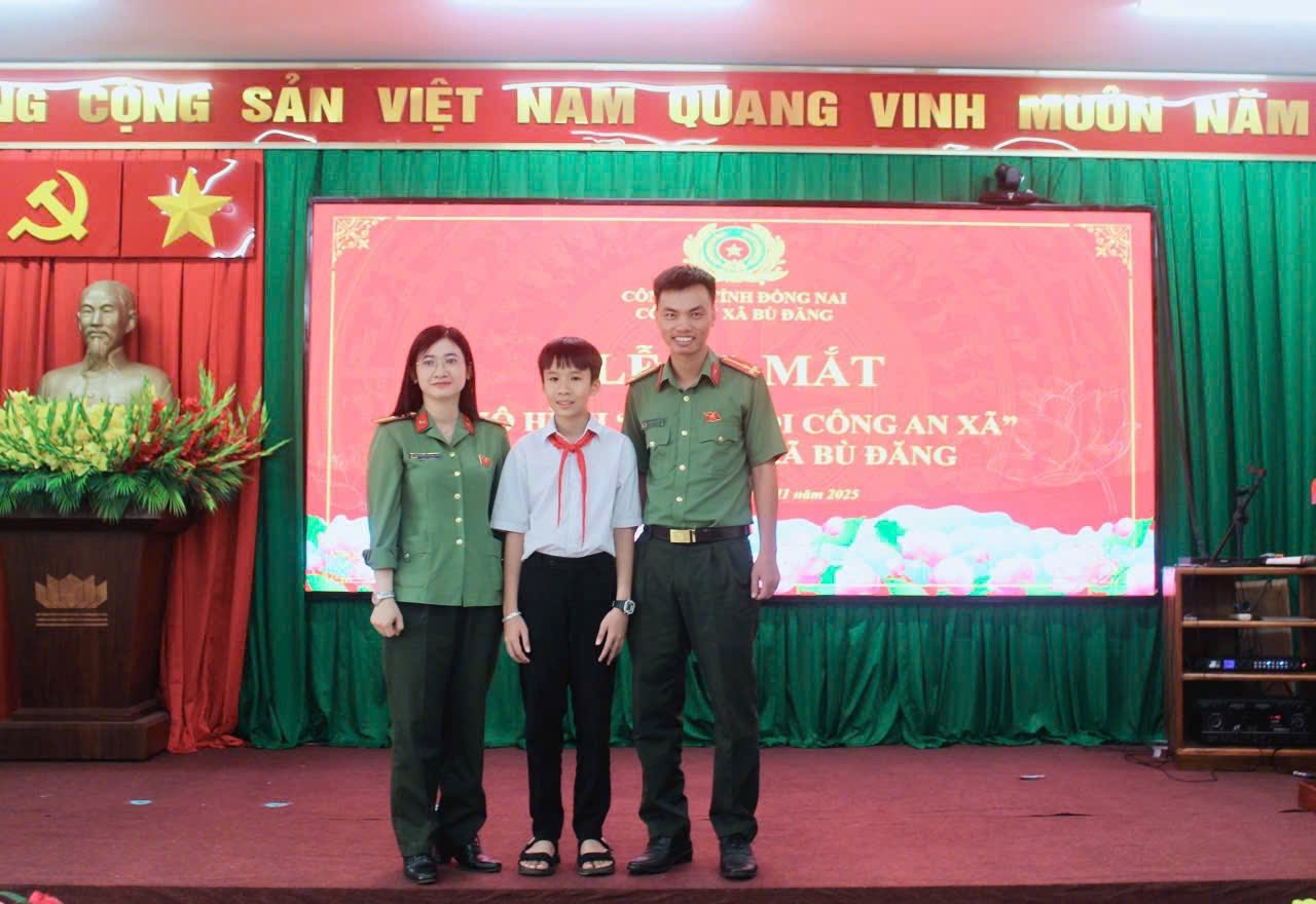 Công an xã Bù Đăng tổ chức Lễ ra mắt mô hình “Con nuôi công an xã”