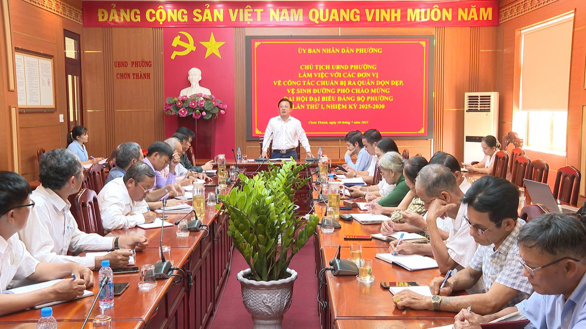 Chủ tịch UBND phường Chơn Thành Nguyễn Anh Tài, phát biểu kết luận tại buổi triển khai