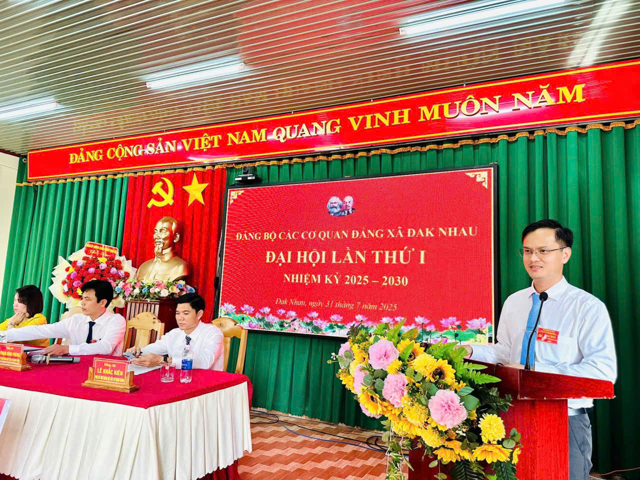 Đ/c Nguyễn Trọng Lâm - BT.Đảng ủy xã phát biểu chỉ đạo tại Đại hội