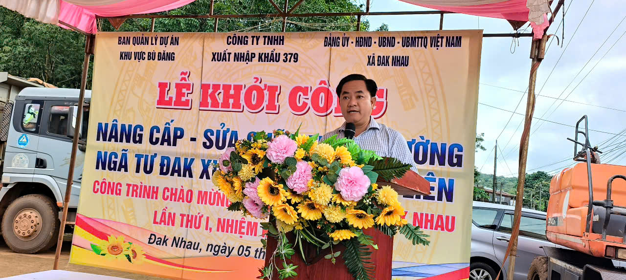 Đ/c Tô Hoài Nam – PBT.ĐU–CT.UBND xã phát biểu tại buổi lễ