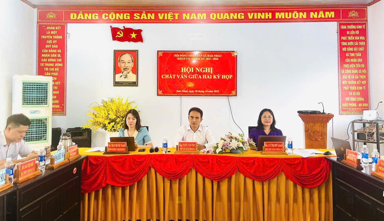 ông Ngưu Tấn Nhu - Phó Chủ tịch HĐND xã - chủ trì hội nghị