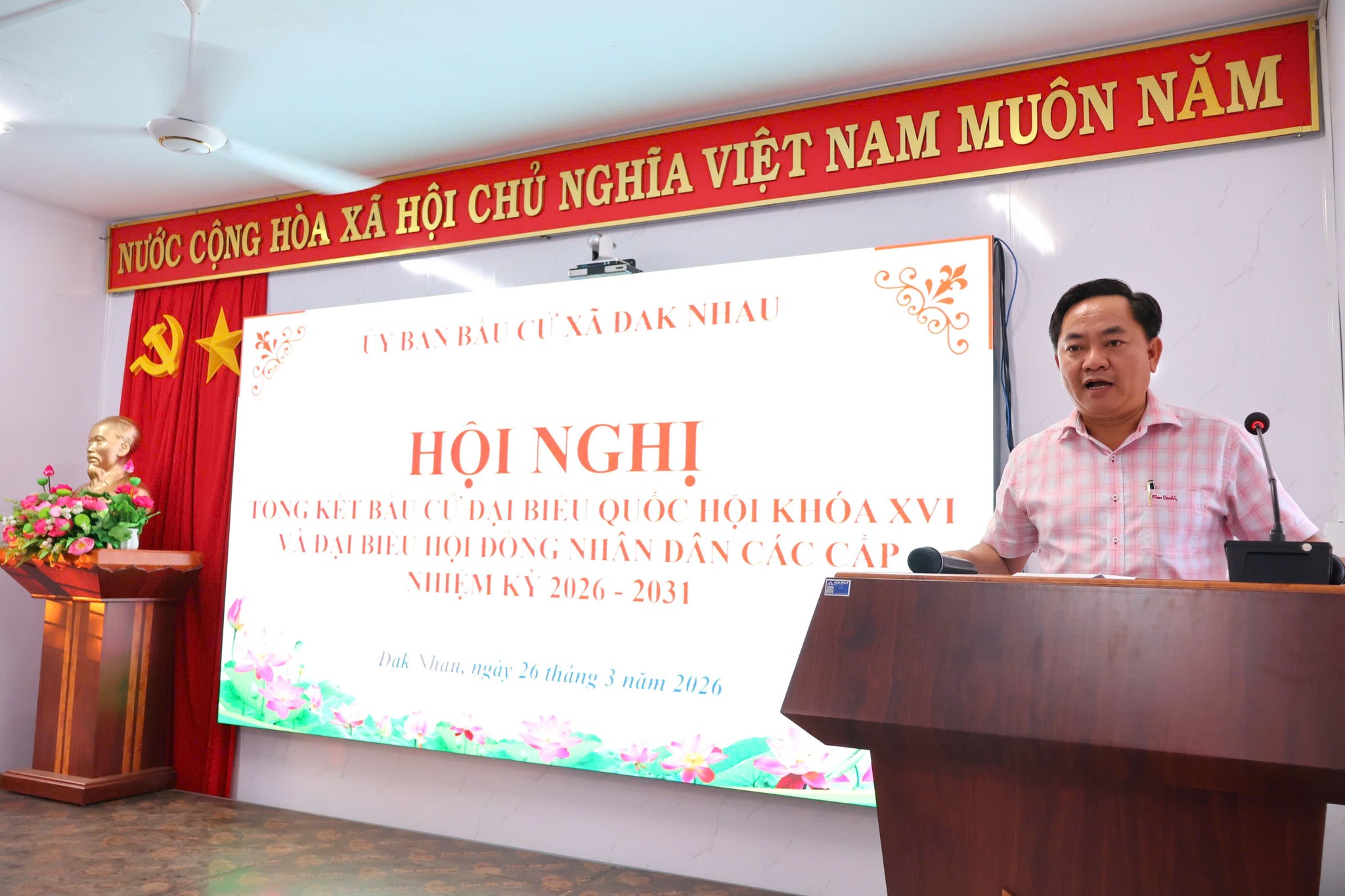 Ông Tô Hoài Nam - PBT.Đảng ủy - CT.UBND xã chủ trì hội nghị