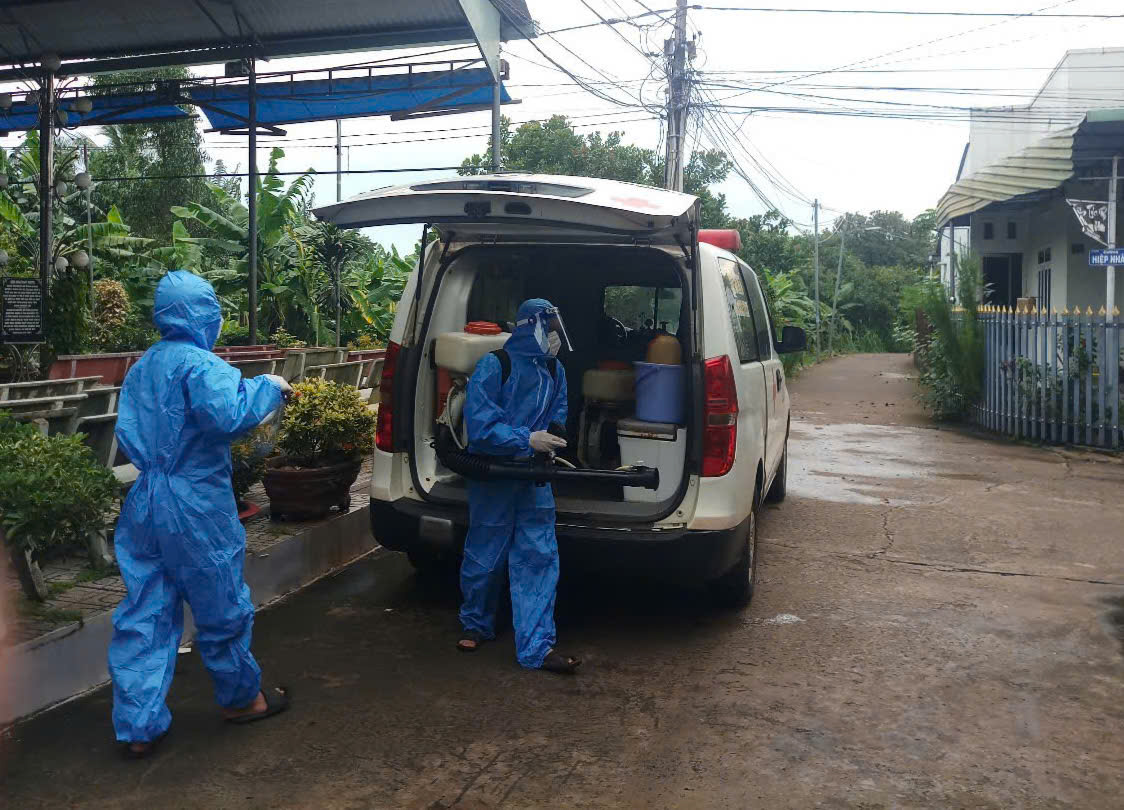 Trạm y tế xã Dầu Giây tăng cường công tác phun xịt phòng chống sốt xuất huyết