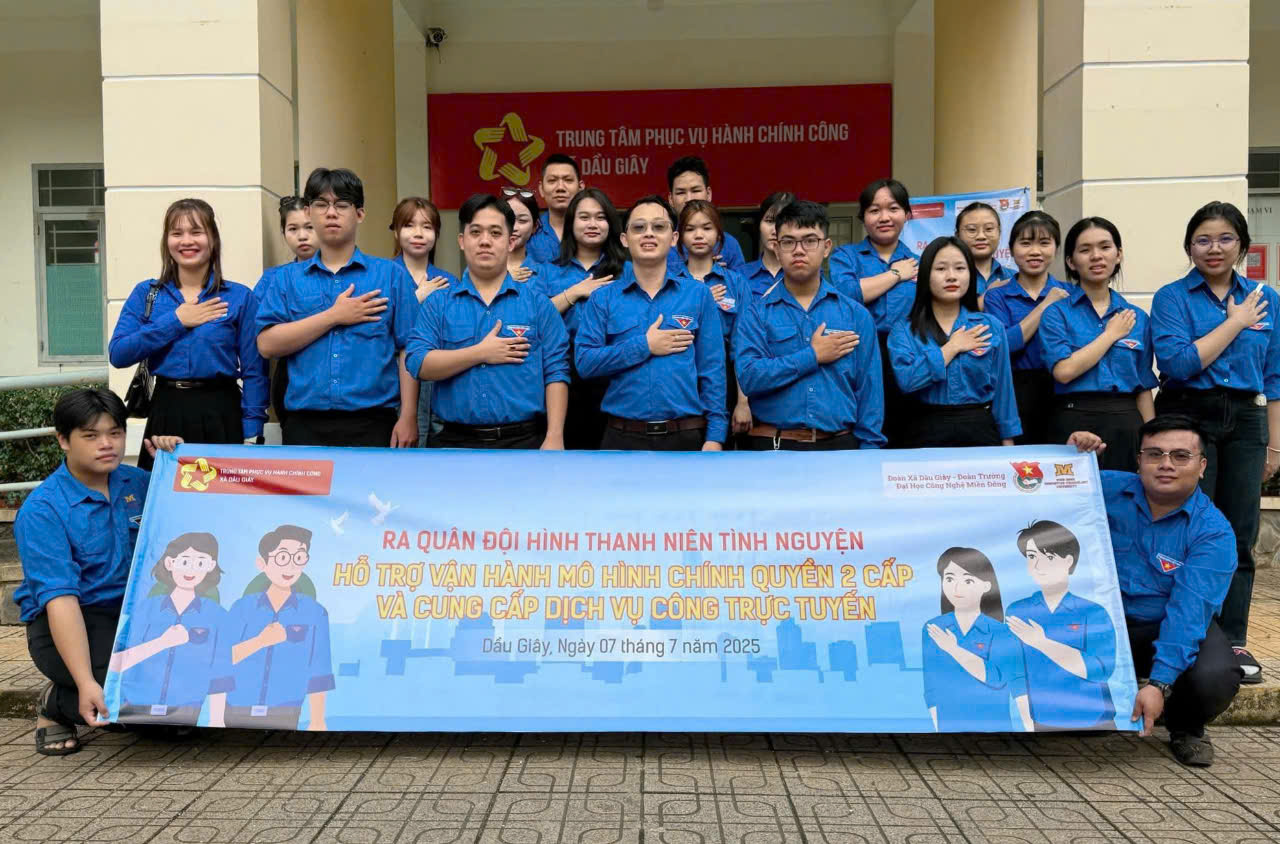 Trung tâm phục vụ hành chính công xã Dầu Giây ra quân đội hình thanh niên tình nguyện hỗ trợ vận hành mô hình chính quyền 2 cấp và cung cấp dịch vụ công trực tuyến