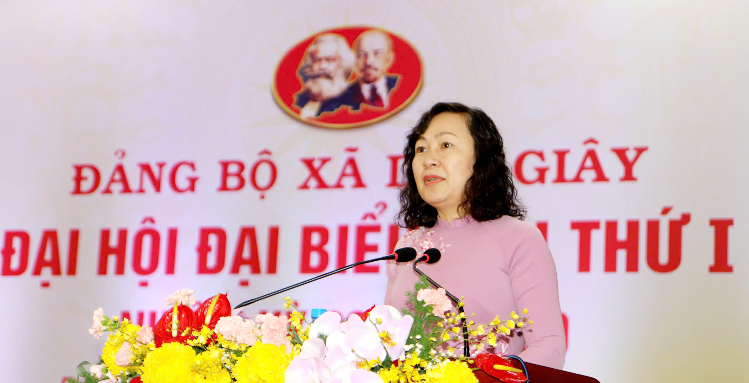 Đồng chí Huỳnh Thị Hằng, Phó Bí thư Tỉnh ủy, Chủ tịch Ủy ban MTTQ Việt Nam tỉnh phát biểu chỉ đạo tại đại hội