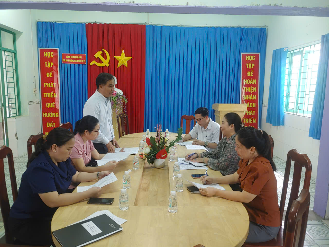 Đoàn khảo sát công tác chuẩn bị năm học mới 2025-2026 tại Trường Mầm non Lộ 25