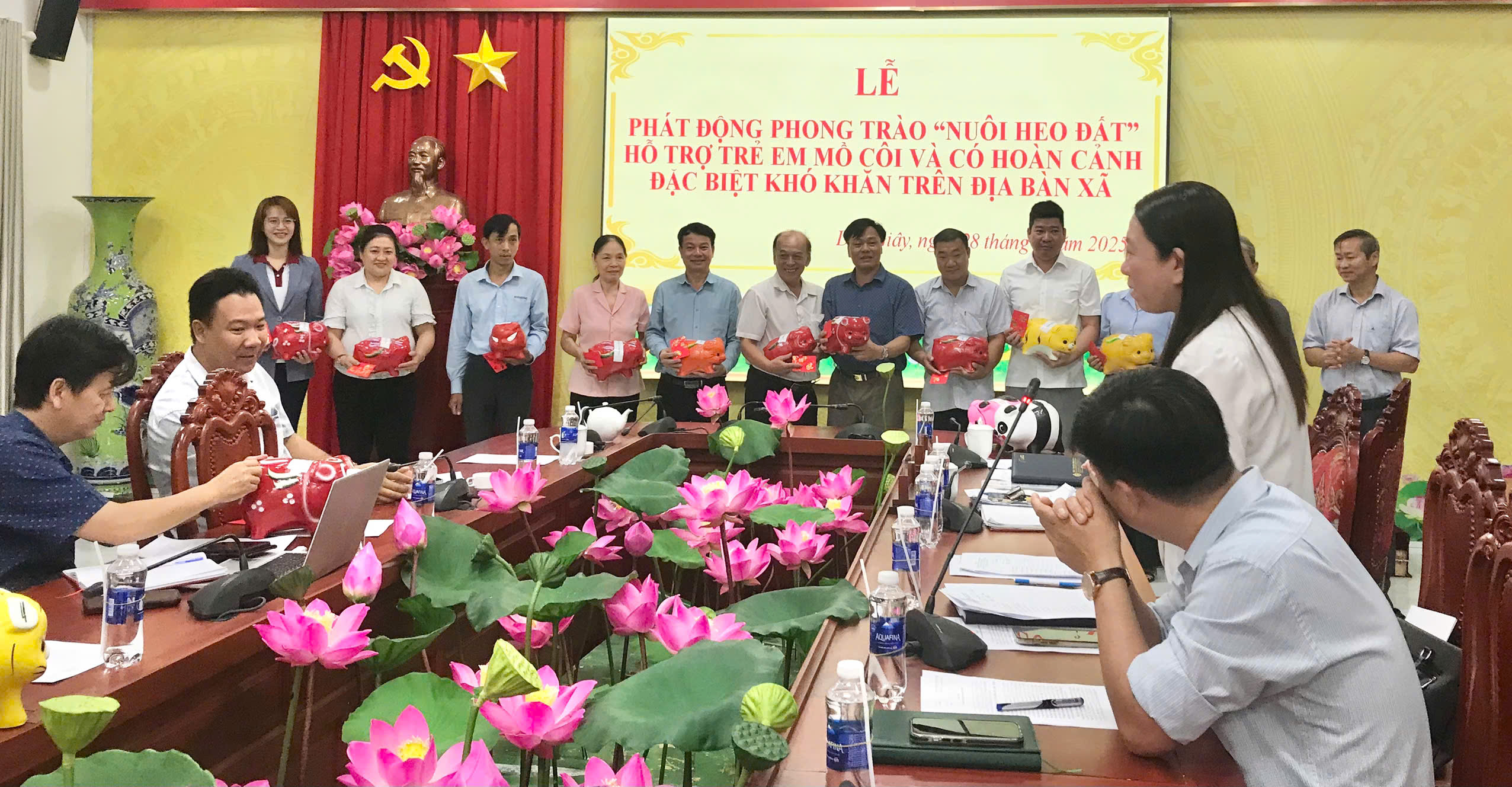 Xã Dầu Giây phát động phong trào “Nuôi heo đất” hỗ trợ trẻ em khó khăn