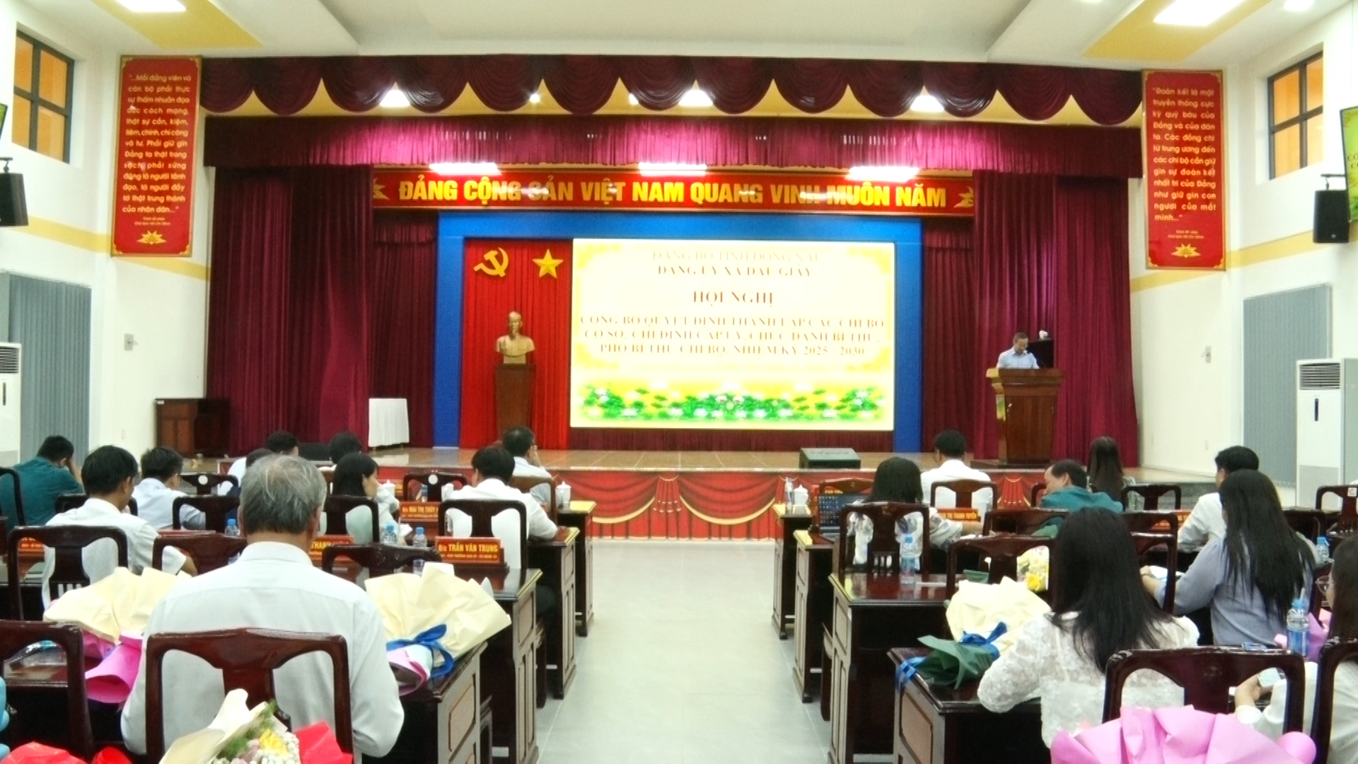 Quang cảnh hội nghị