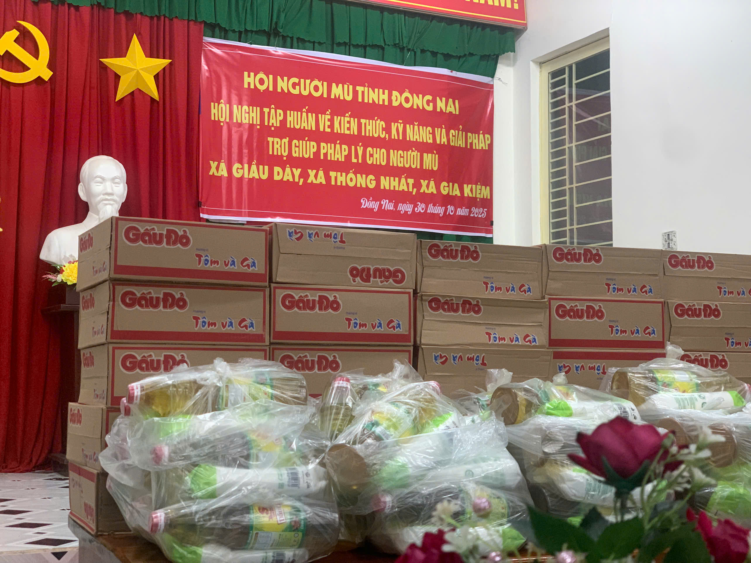 LAN TỎA NHÂN VĂN QUA LỚP TẬP HUẤN TRỢ GIÚP PHÁP LÝ CHO NGƯỜI KHUYẾT TẬT TẠI XÃ DẦU GIÂY