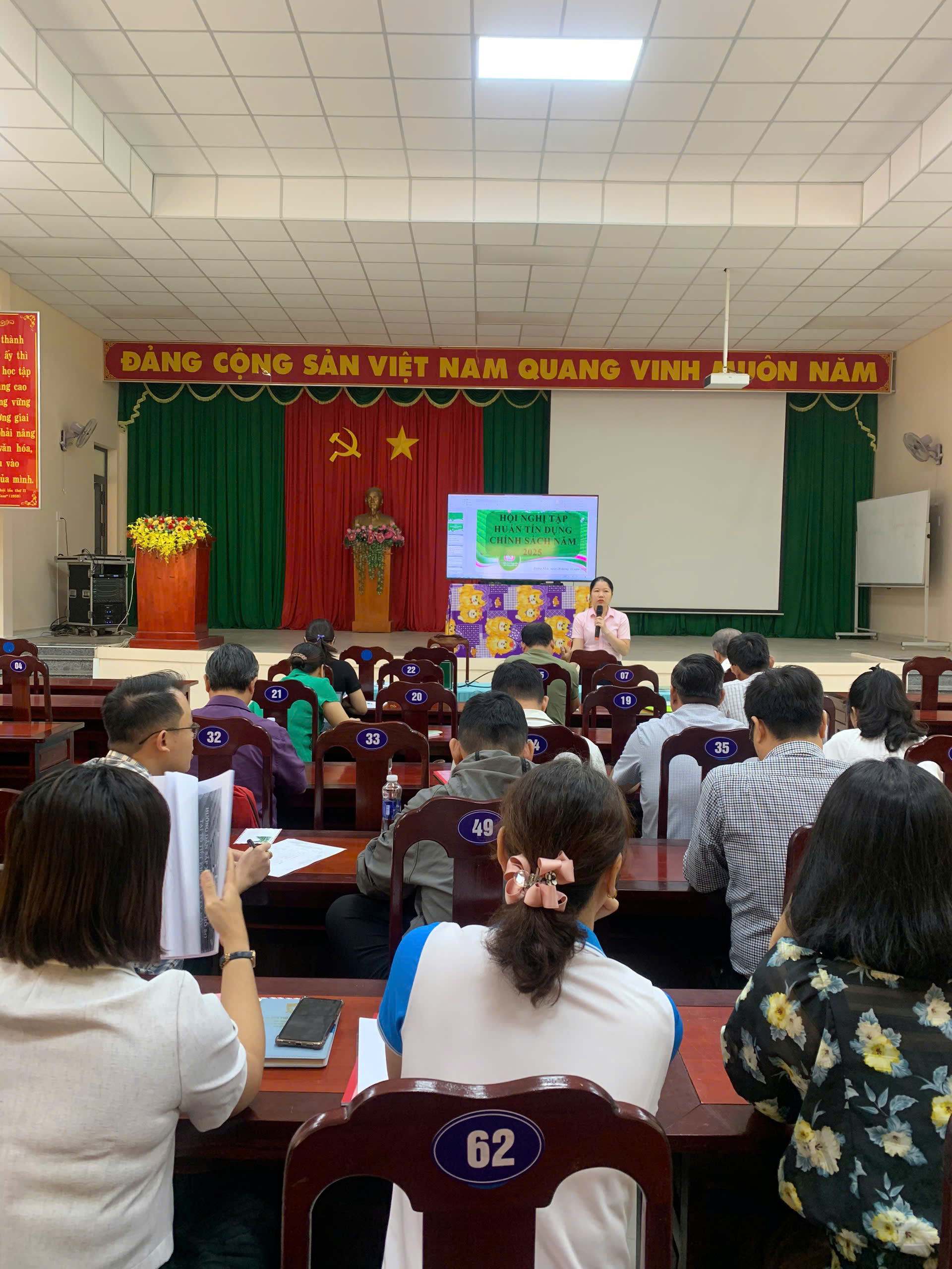 QUANG CANH HOI NGHI TAP HUAN NGHIEP VU NAM 2025