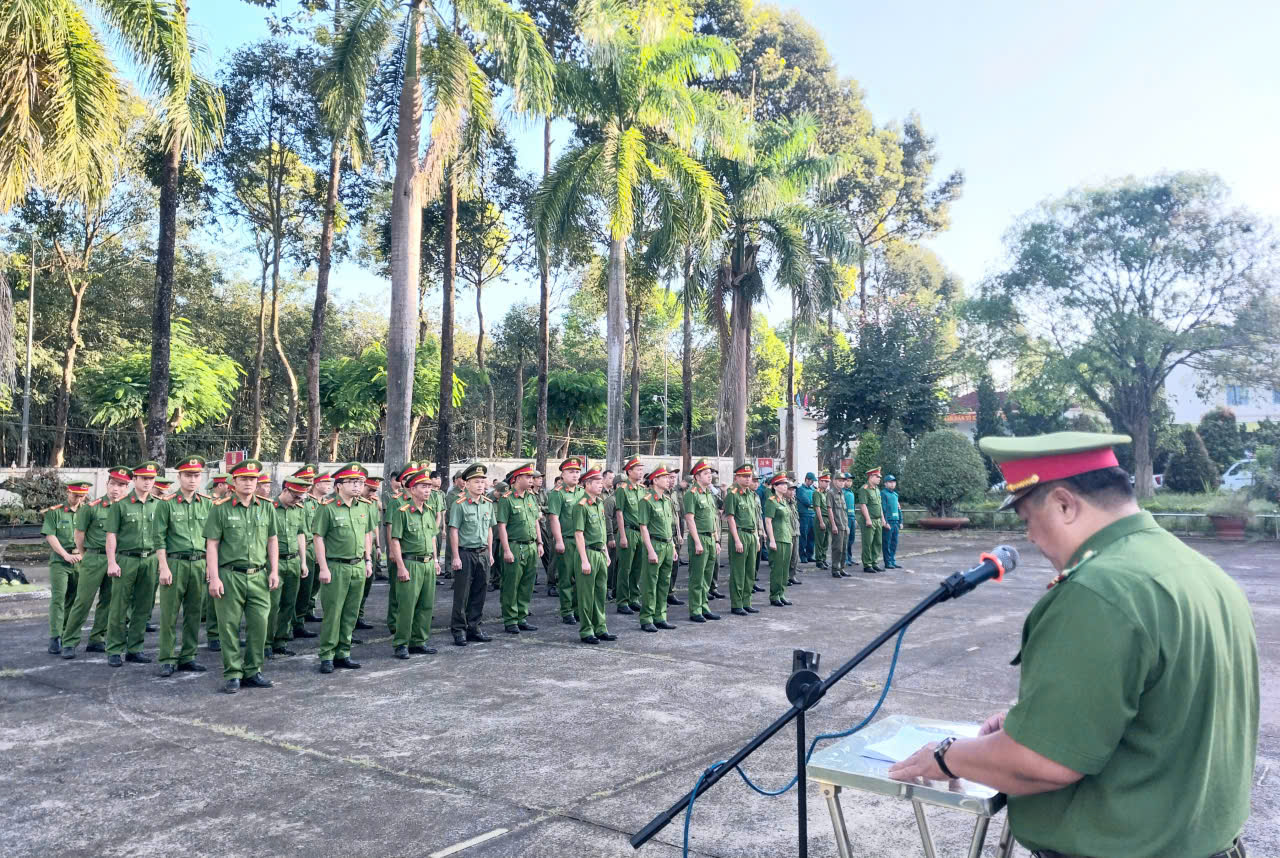 Quang cảnh lễ ra quân