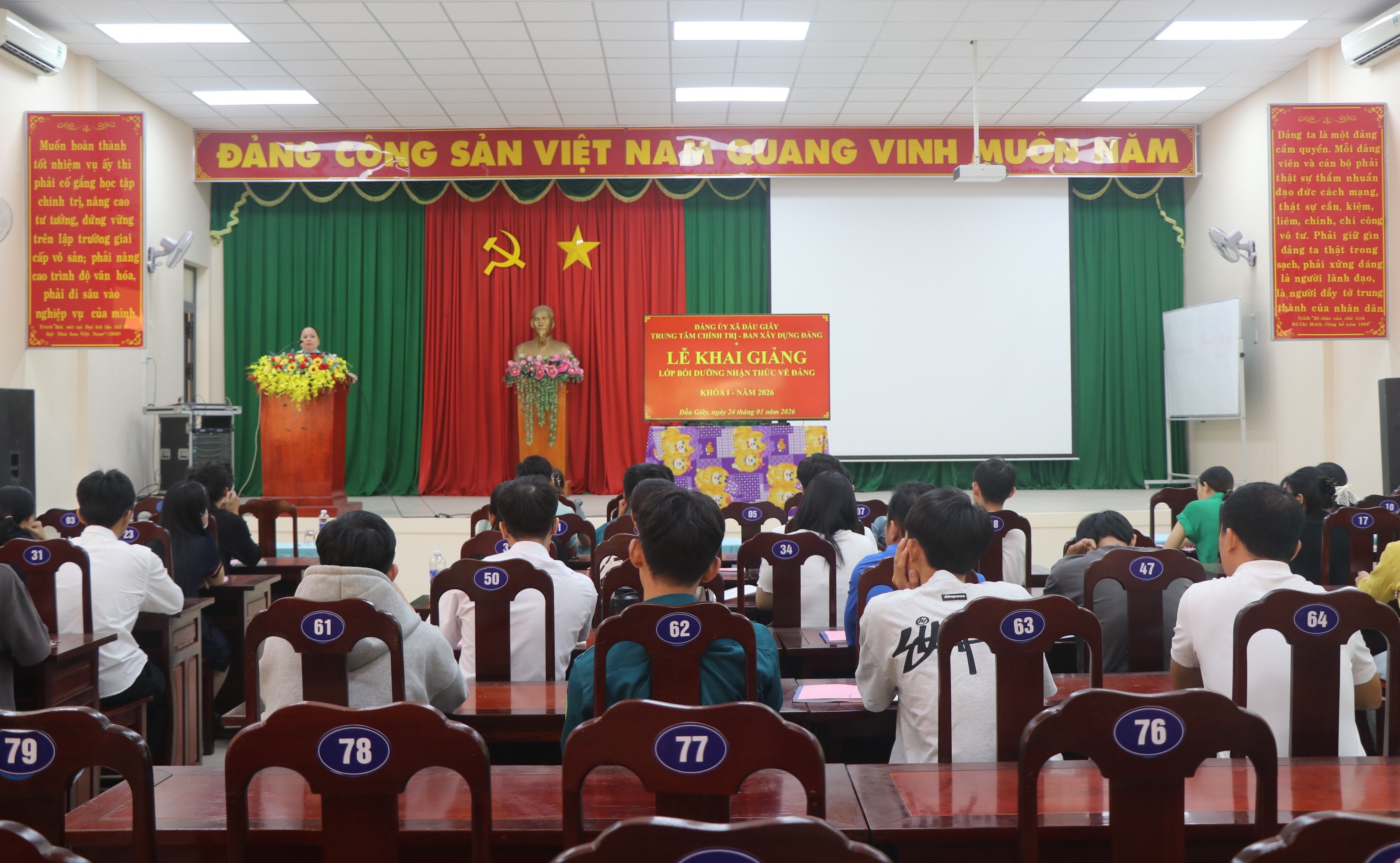 Quang cảnh lễ khai giảng lớp bồi dưỡng