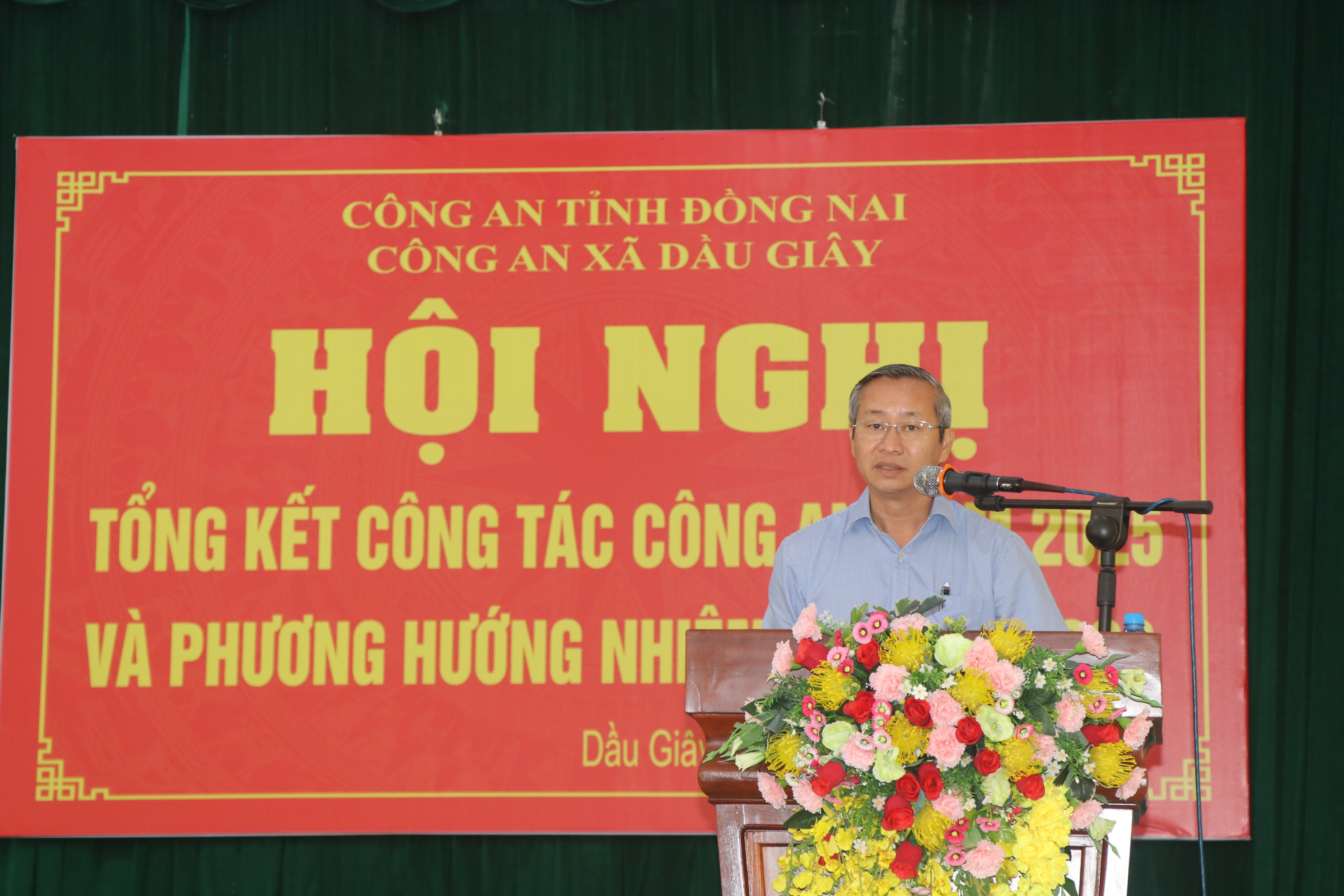 Tỉnh ủy viên, Bí thư Đảng ủy Cao Tiến Sỹ phát biểu chỉ đạo tại hội nghị