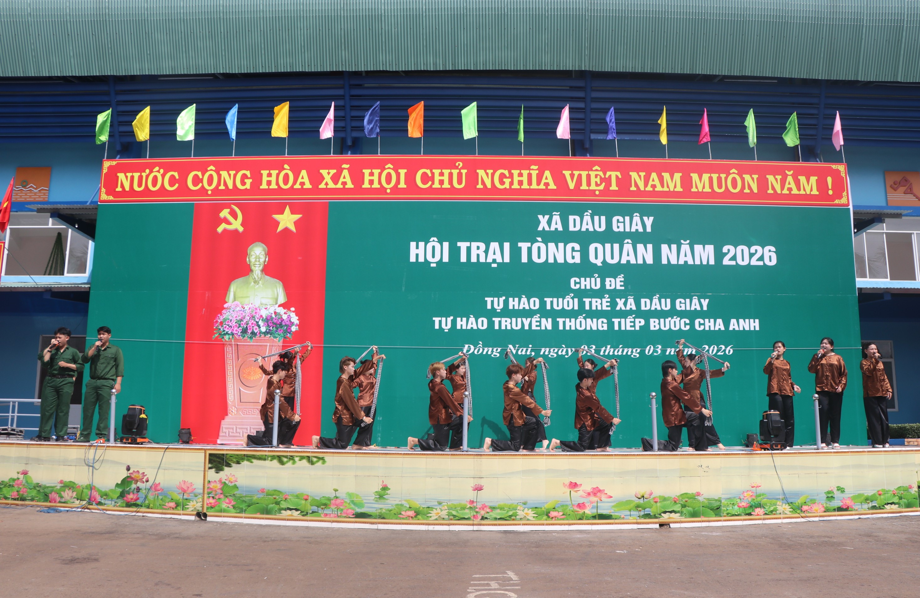 Một tiết mục Văn nghệ trong lễ khai mạc Hội trại