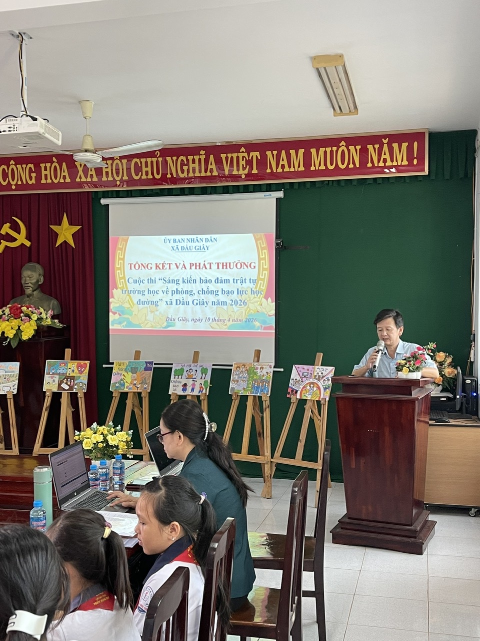 Trao giải cuộc thi “Sáng kiến bảo đảm trật tự trường học về phòng, chống bạo lực học đường”