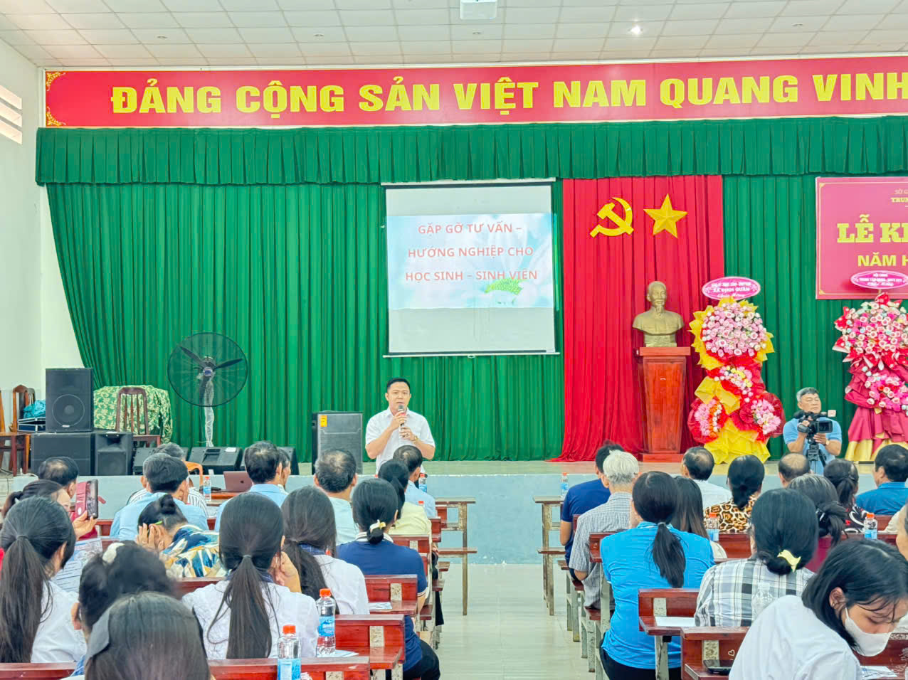 z7077471959096 f7a458a08d49540762d20da184178408