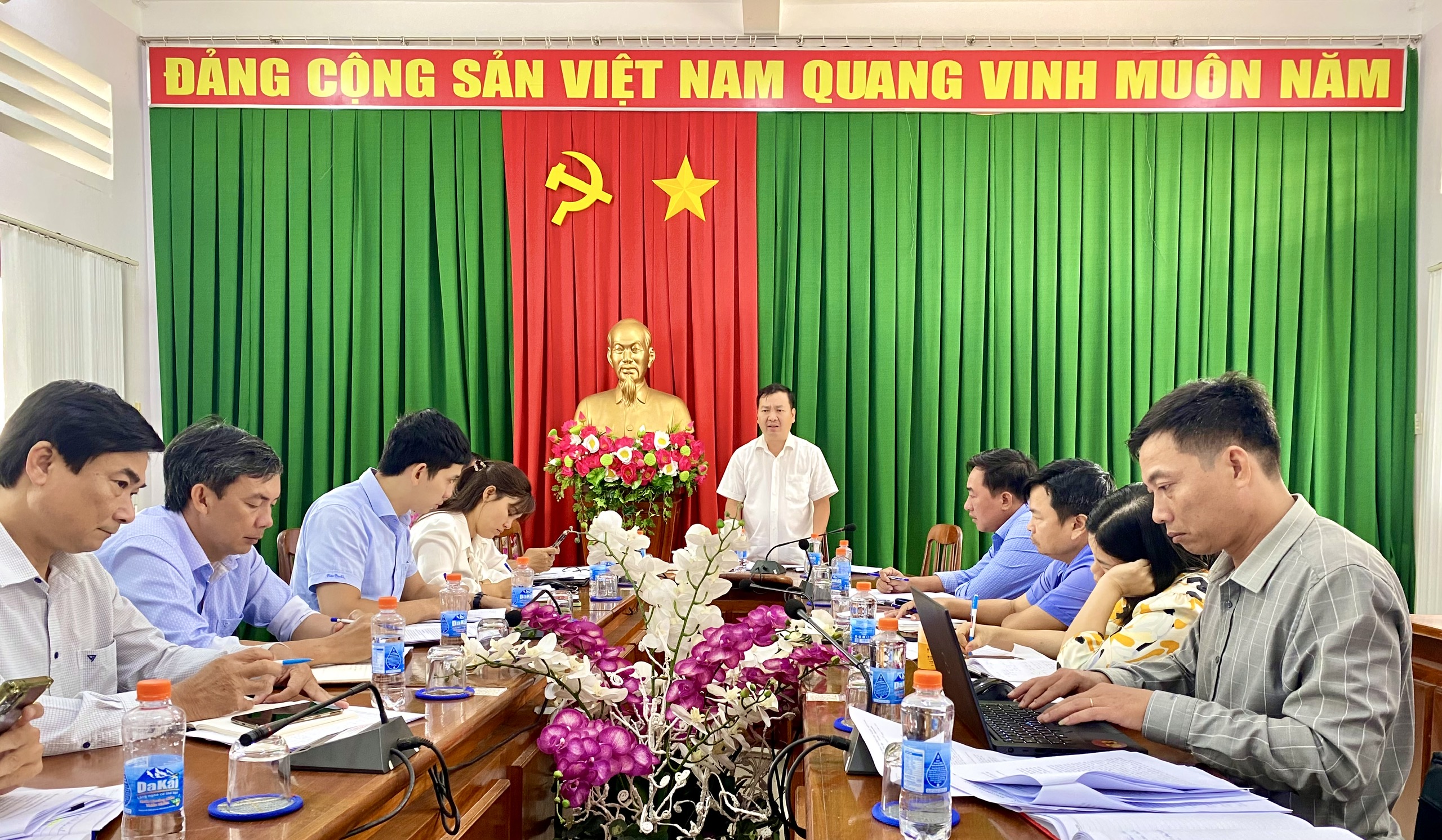 Đồng chí Phan Thanh Nhân - PCT.UBND xã Định Quán phát biểu tại buổi làm việc