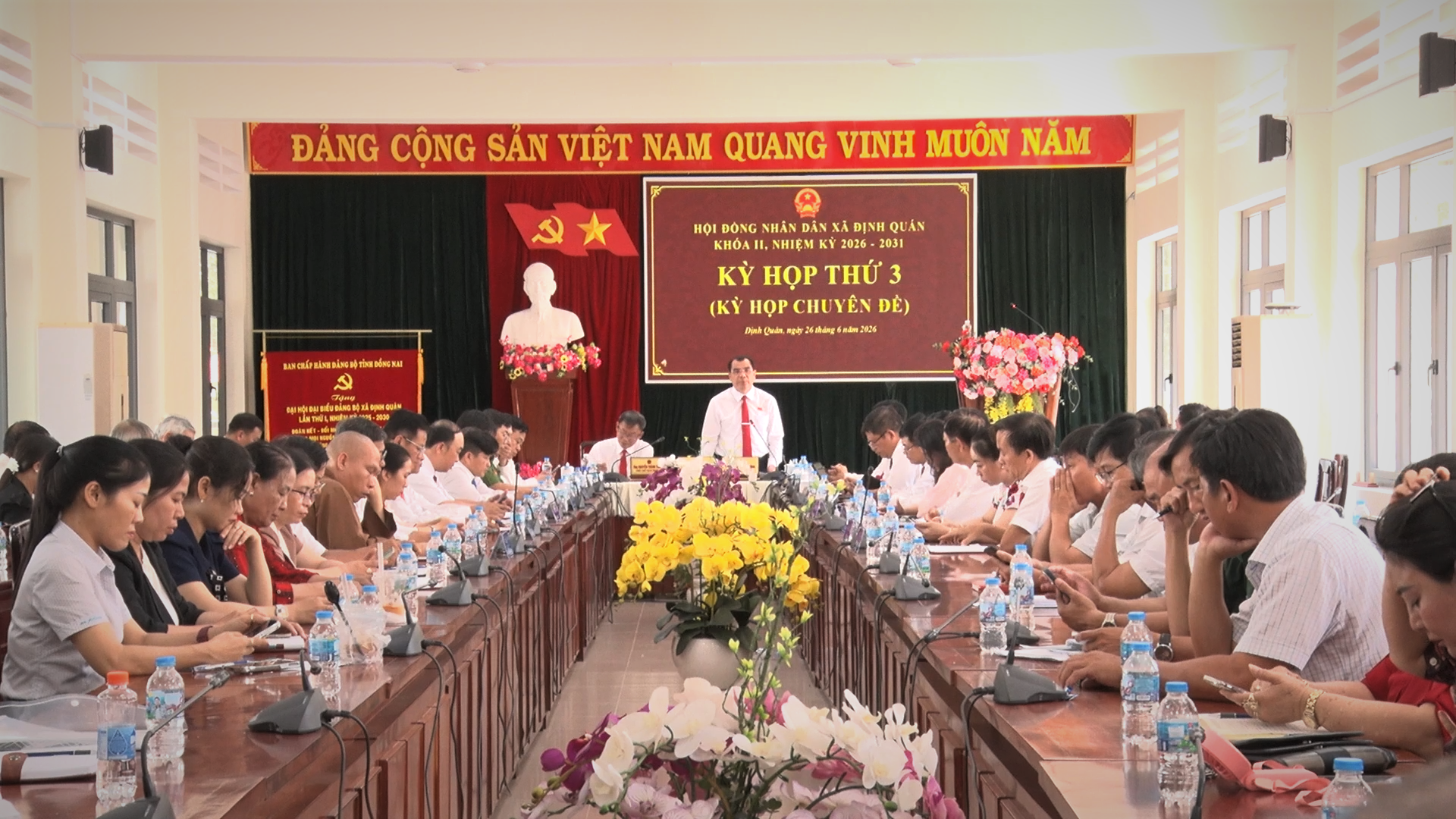Các đại biểu tham dự kỳ họp thứ 3 HĐND xã Định Quán