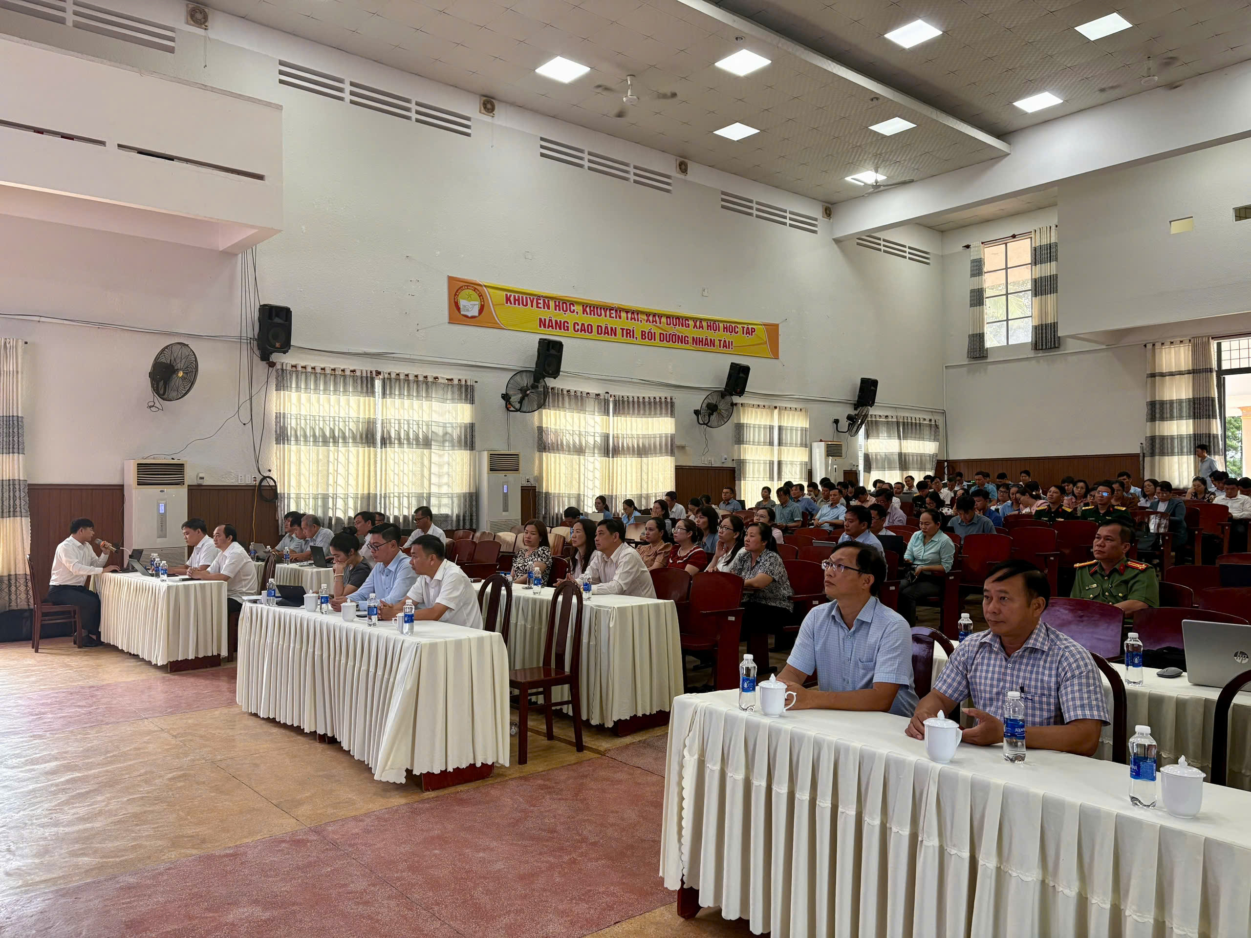 Các đại biểu tham dự lớp tập huấn