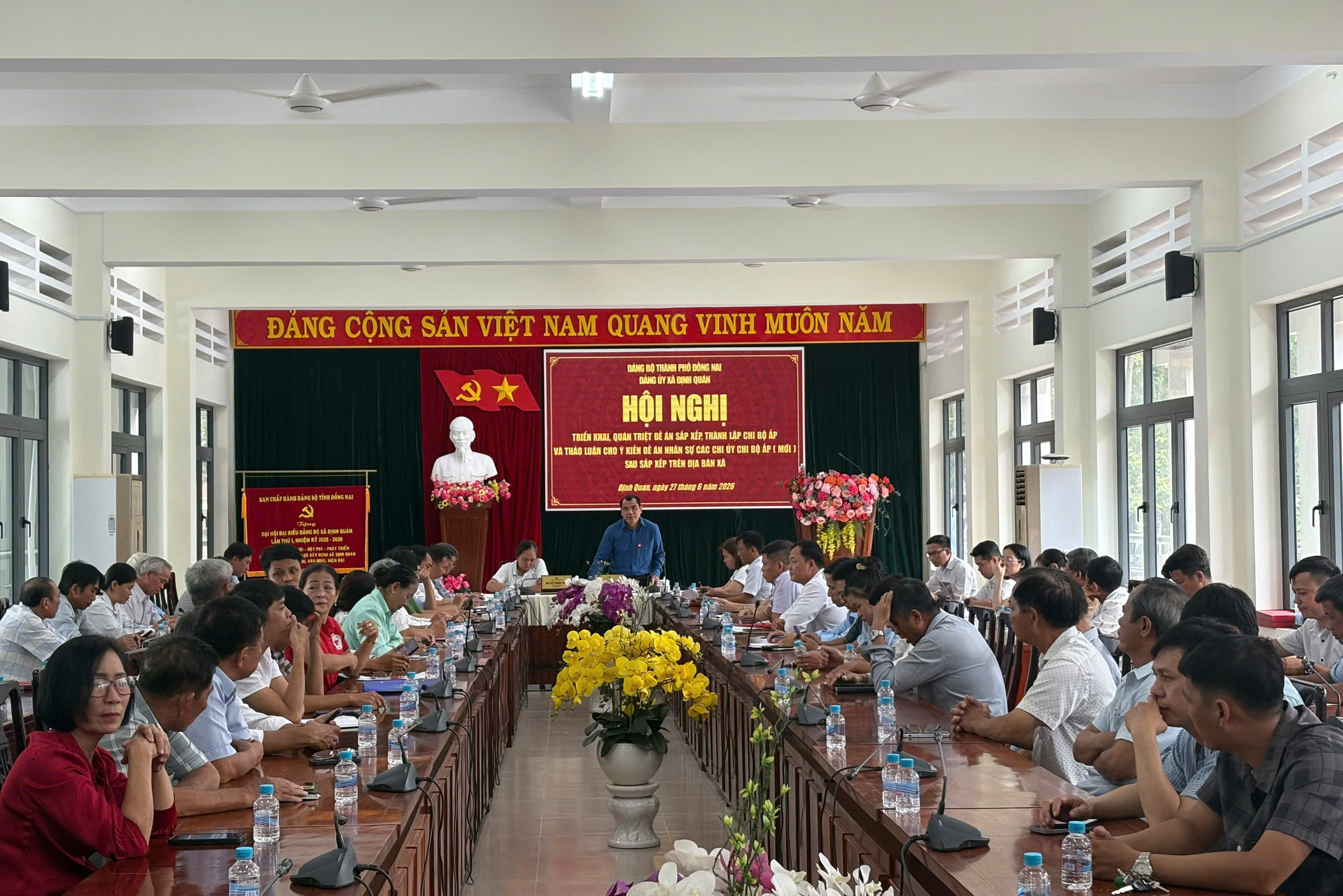 Thành ủy viên, Bí thư Đảng ủy, Chủ tịch HĐND xã Định Quán Nguyễn Cao Cường phát biểu tại hội nghị