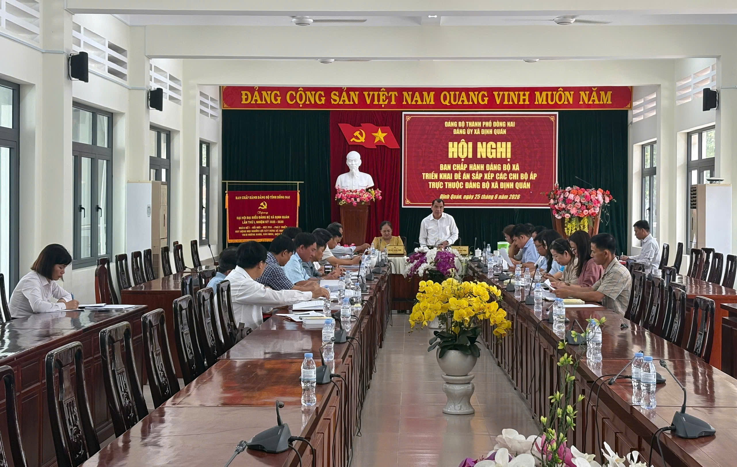 Thành ủy viên, Bí thư Đảng ủy, Chủ tịch HĐND xã Định Quán Nguyễn Cao Cường phát biểu tại hội nghị