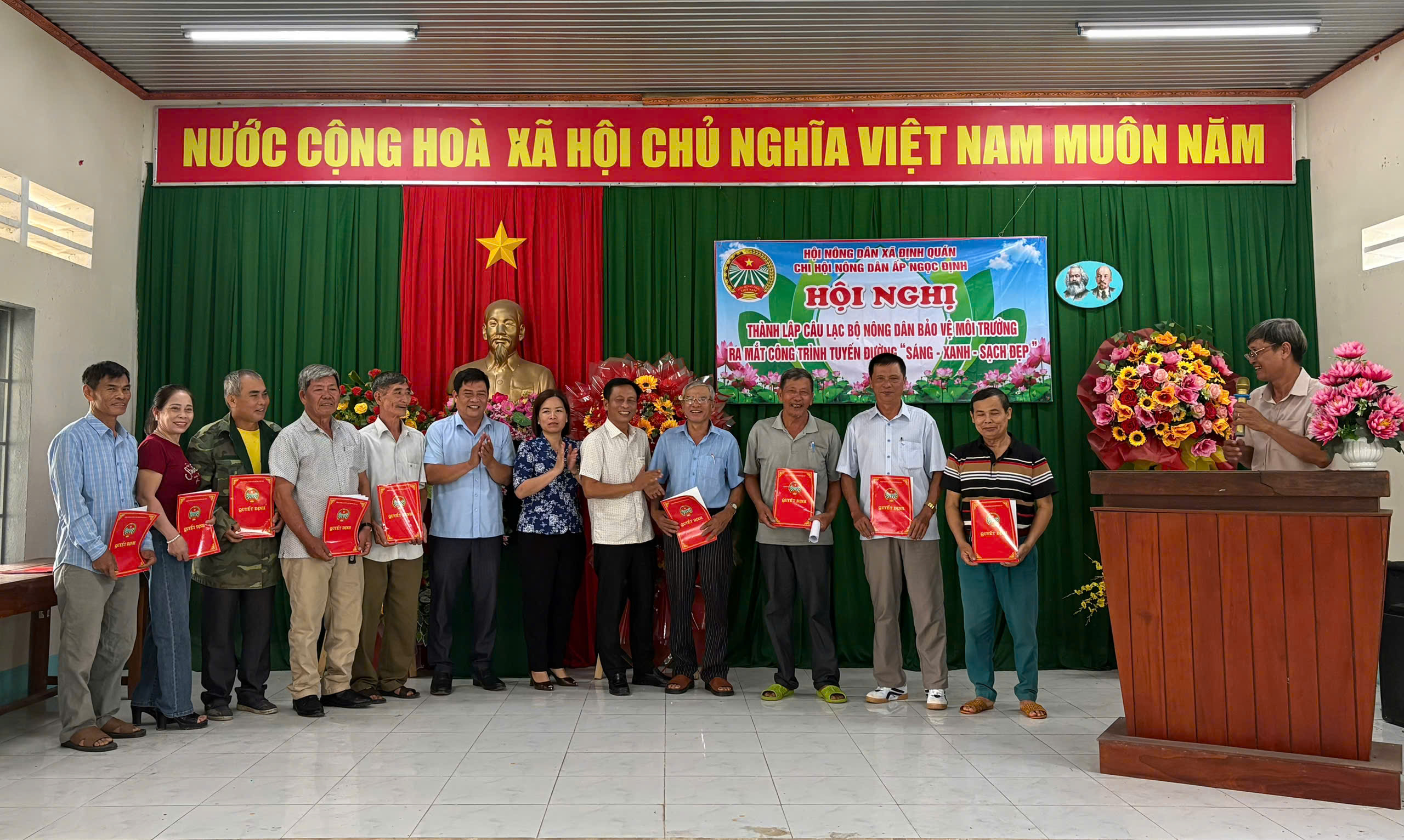 Hội Nông dân xã Định Quán ra mắt câu lạc bộ bảo vệ môi trường