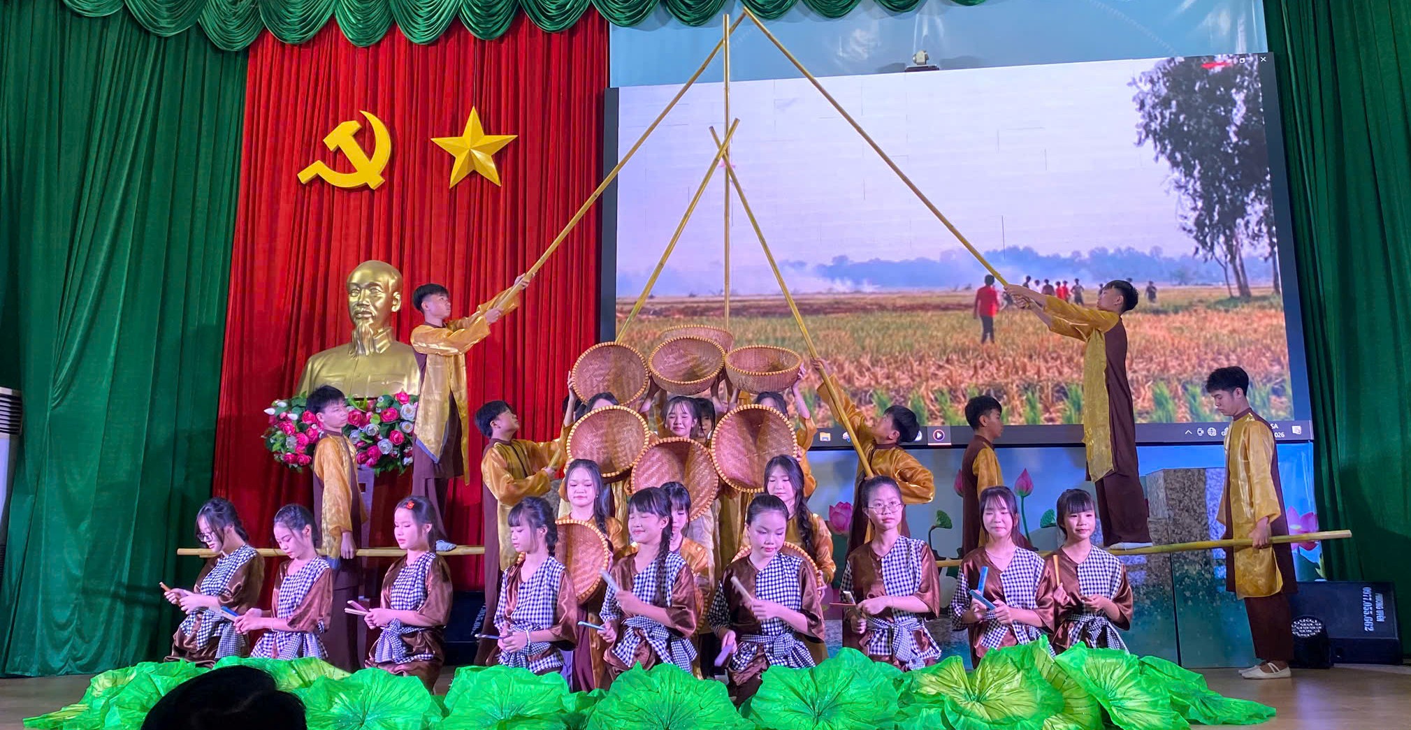 Một tiết mục tham dự liên hoan