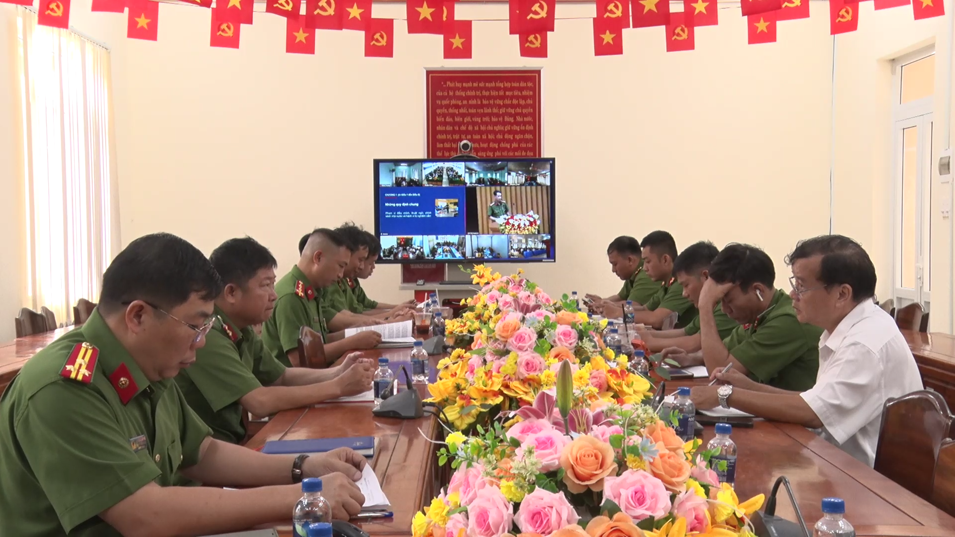 Quang cảnh hội nghị trực tuyến