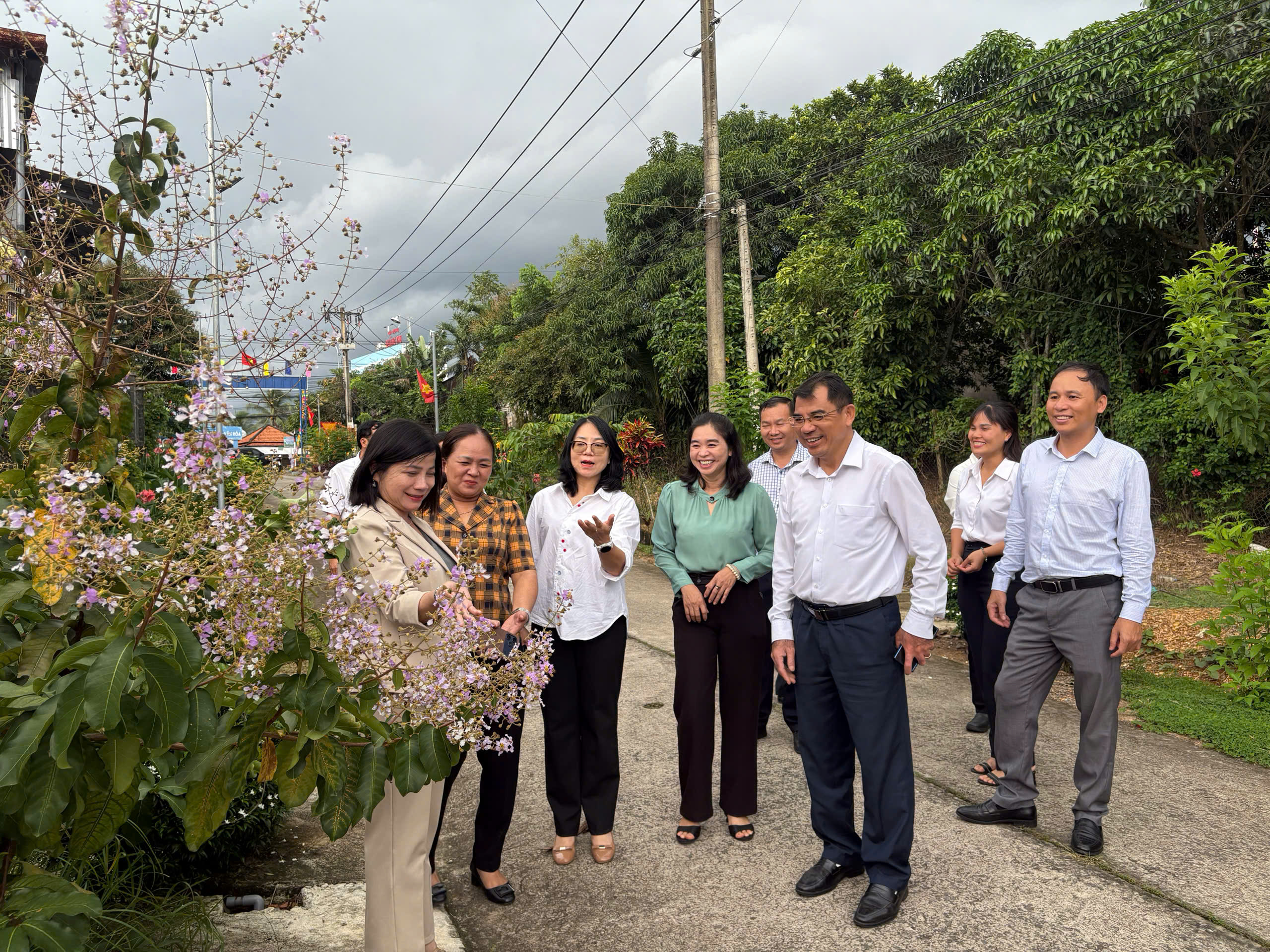 Đoàn công tác Văn phòng Điều phối Trung ương Chương trình mục tiêu quốc gia tham quan mô hình tuyến đường kiểu mẫu