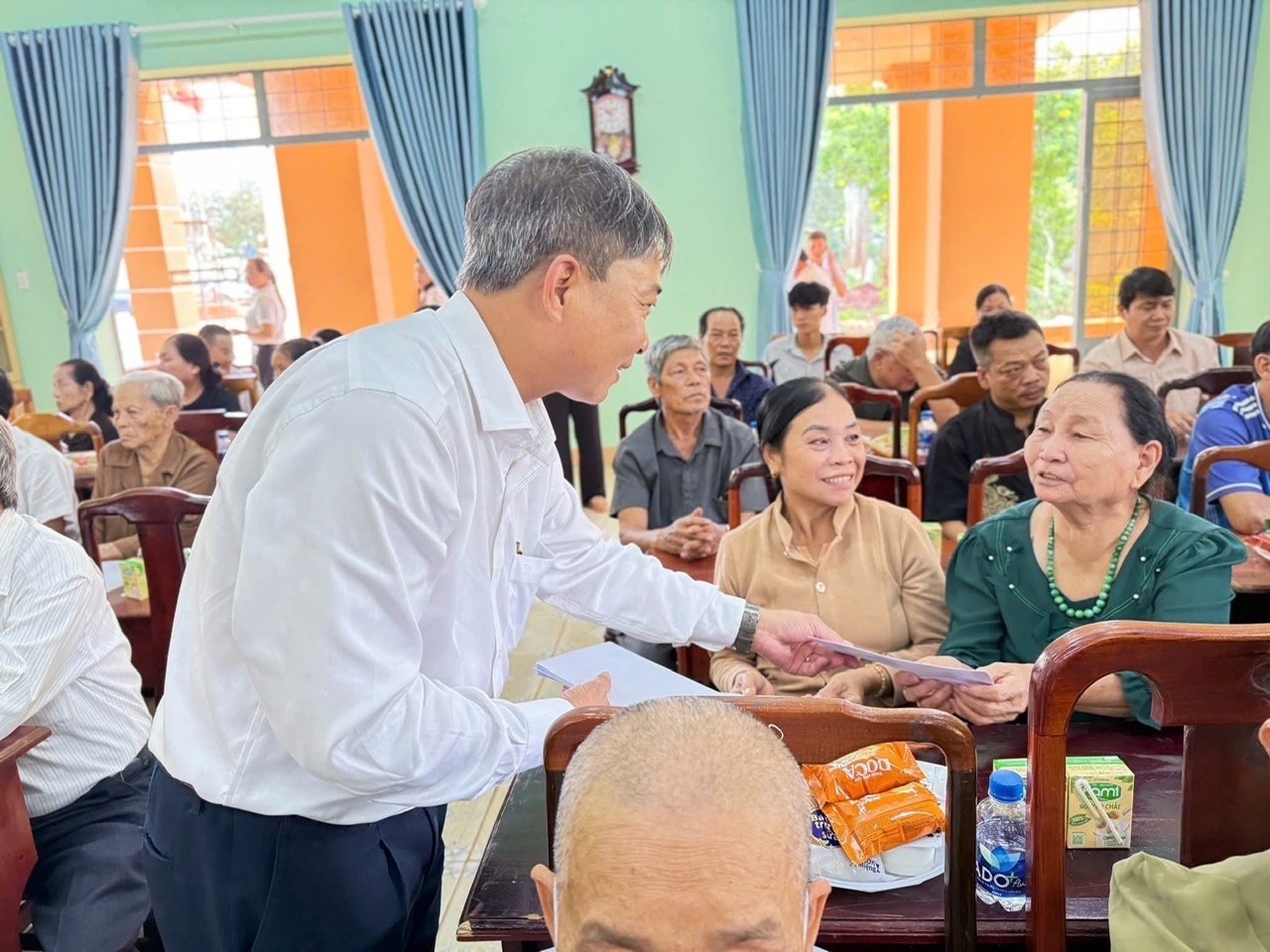 Description: C:\Users\Administrator\Pictures\hinh tin bai\Hình họp mặt 3.jpg