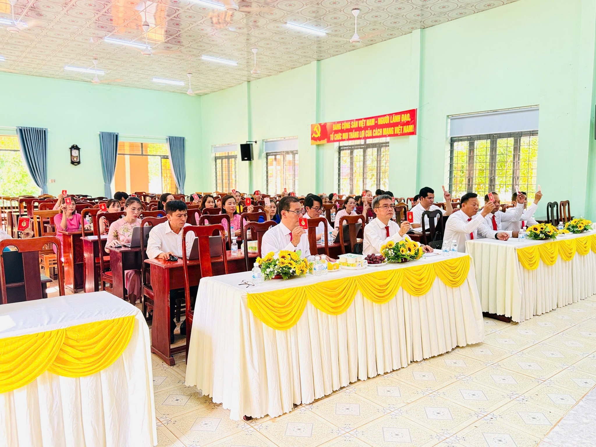 Description: C:\Users\Administrator\Pictures\hinh tin bai\đh đảng bộ UBND 1.jpg