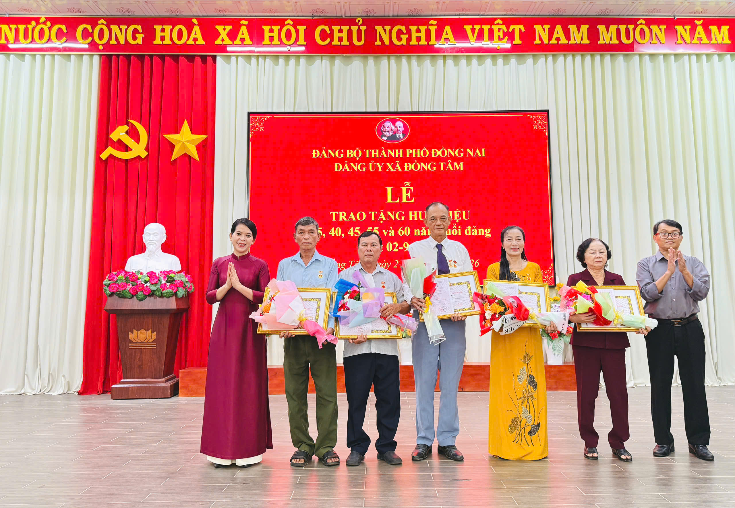 Xã Đồng Tâm: Trang trọng trao tặng huy hiệu đảng đợt 02/9/2026