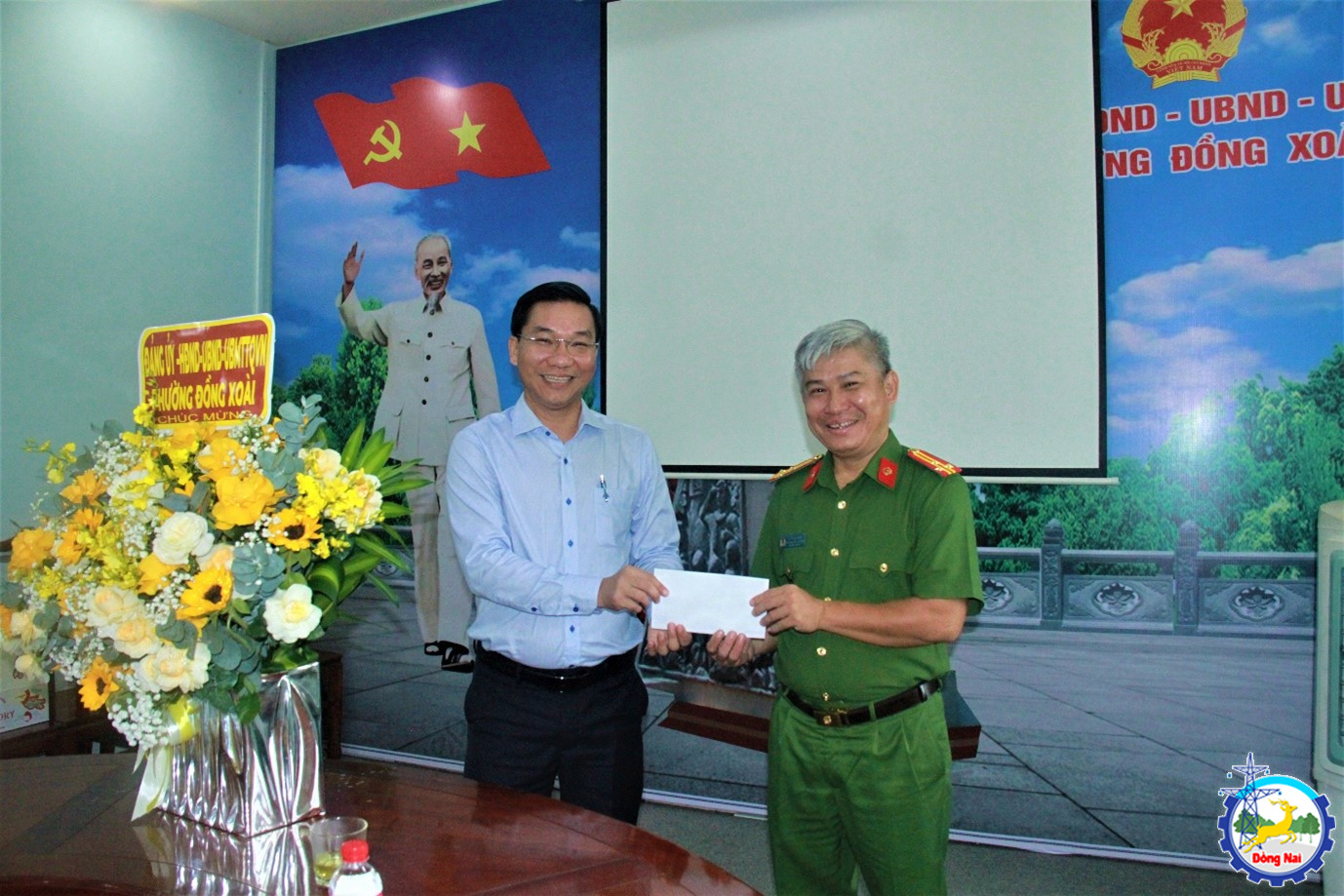 chuc mung ki niem cong an 4