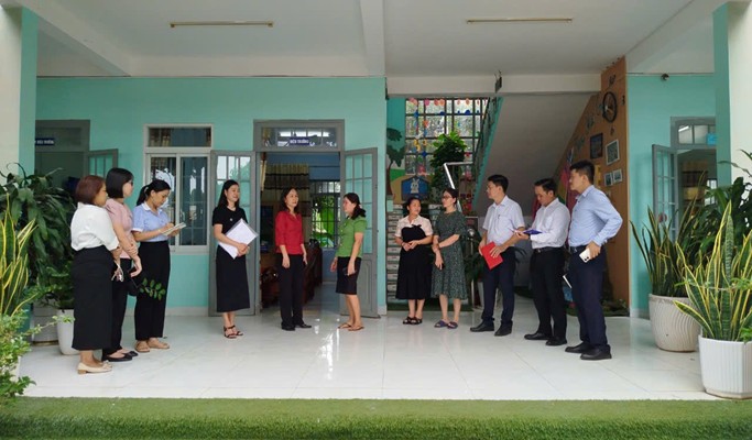 kiem tra truong hoc 4