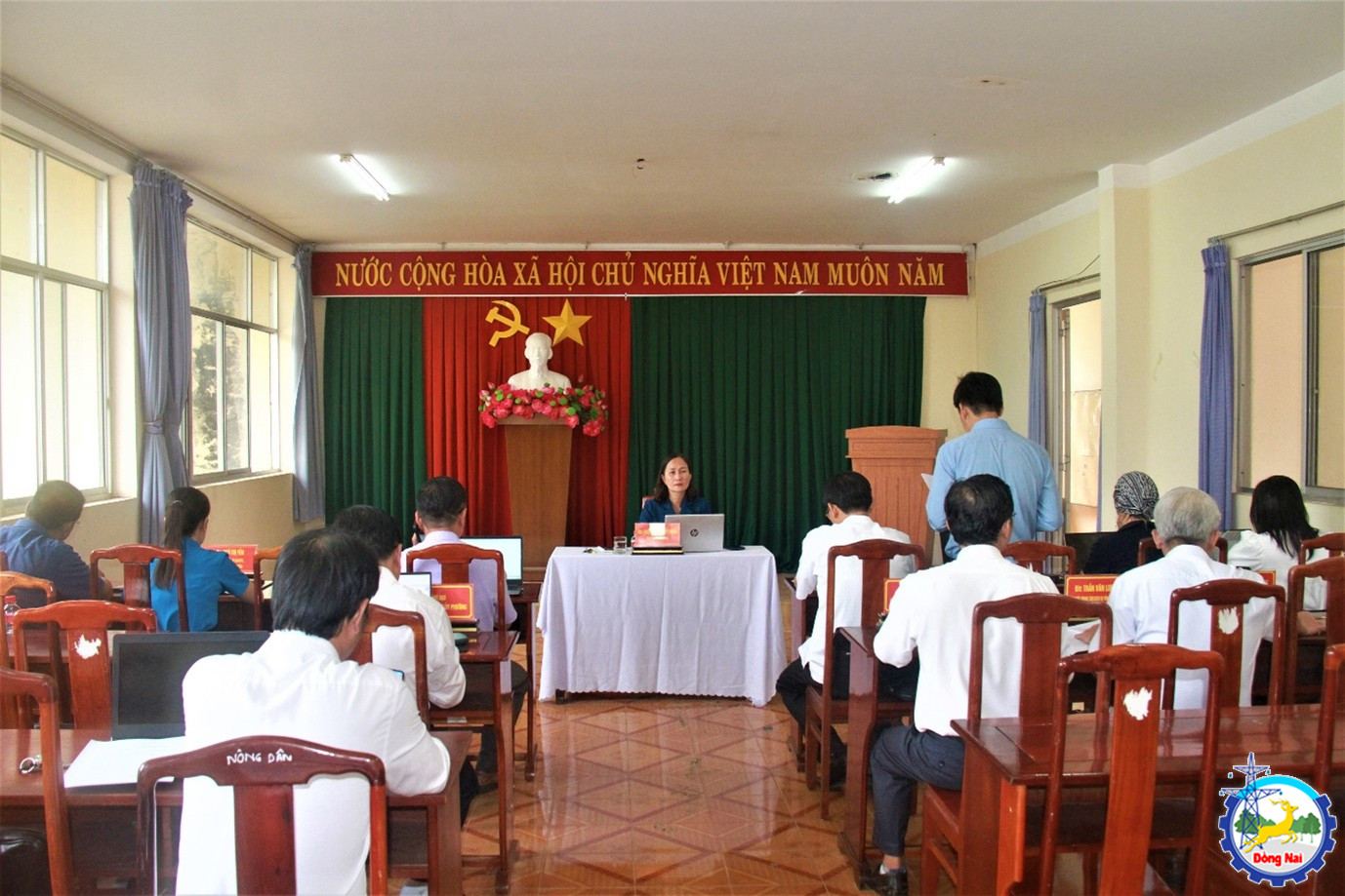 phuc vu dai hoi dang 1