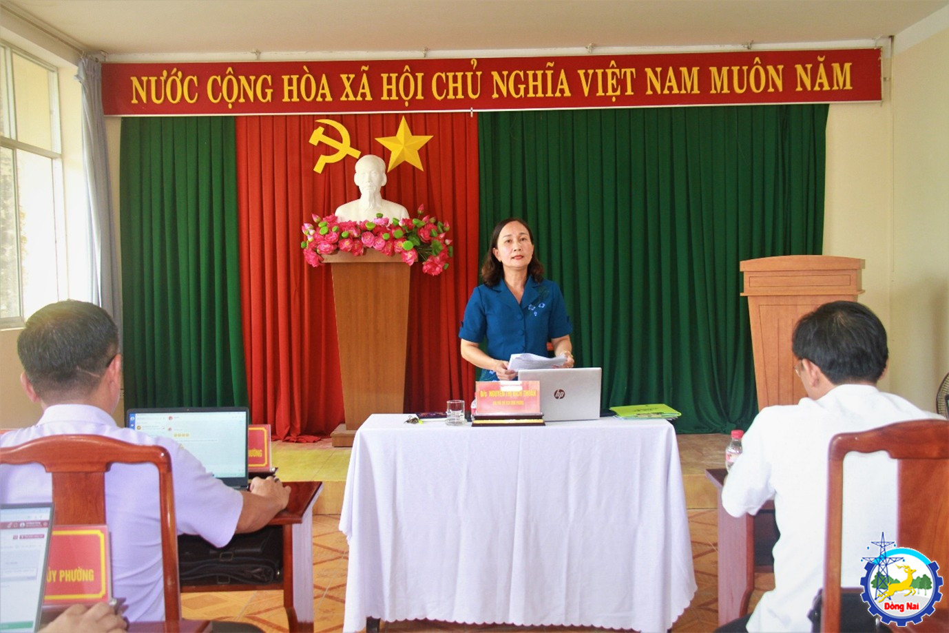 phuc vu dai hoi dang 4