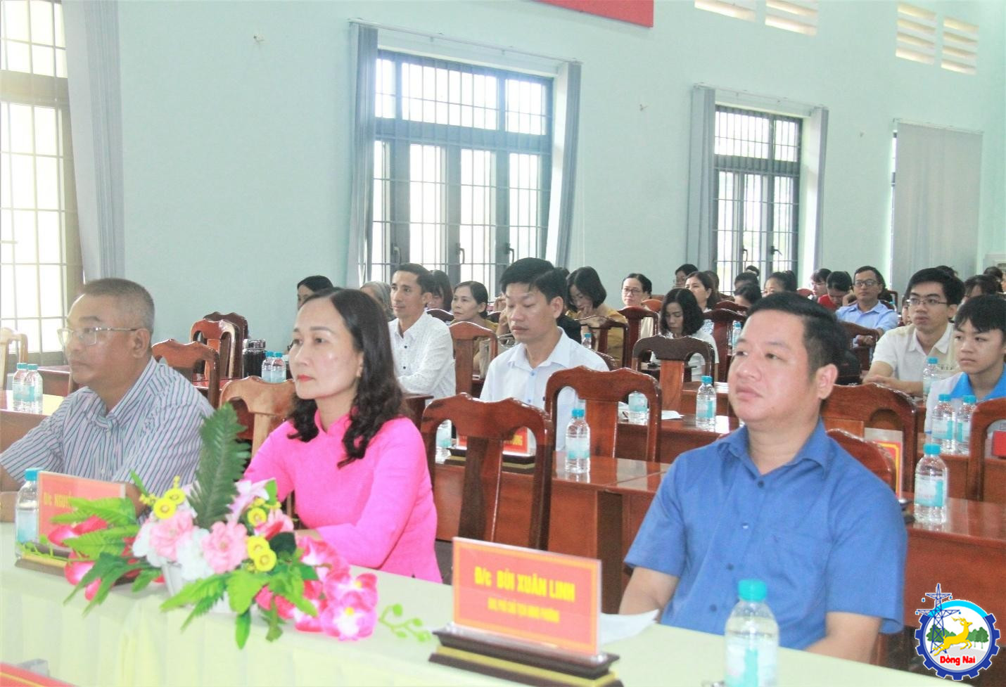tre em den truong 1