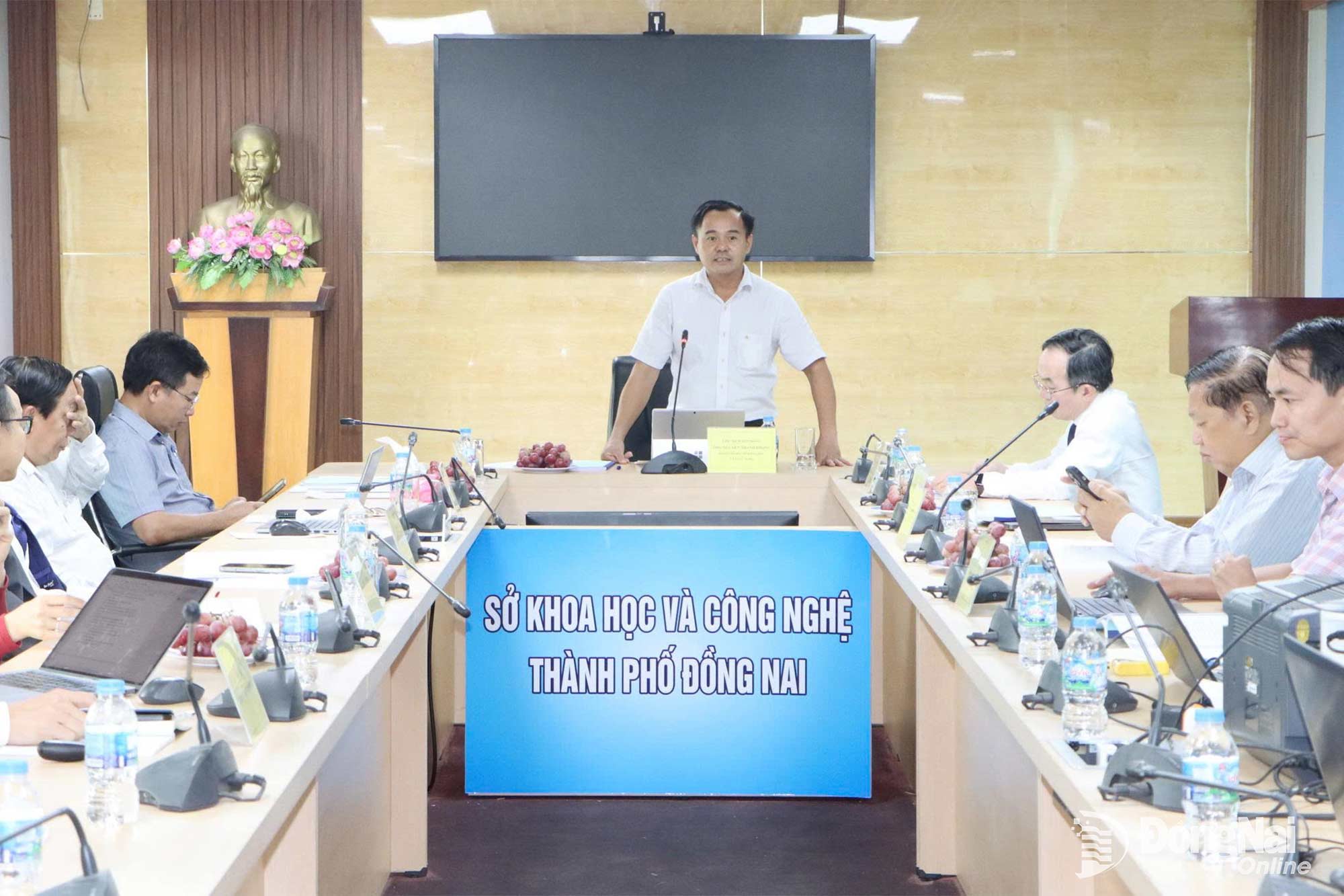 Phó Giám đốc Sở Khoa học và Công nghệ Đồng Nai Nguyễn Thanh Phong phát biểu tại cuộc họp. Ảnh: Thanh Cảnh