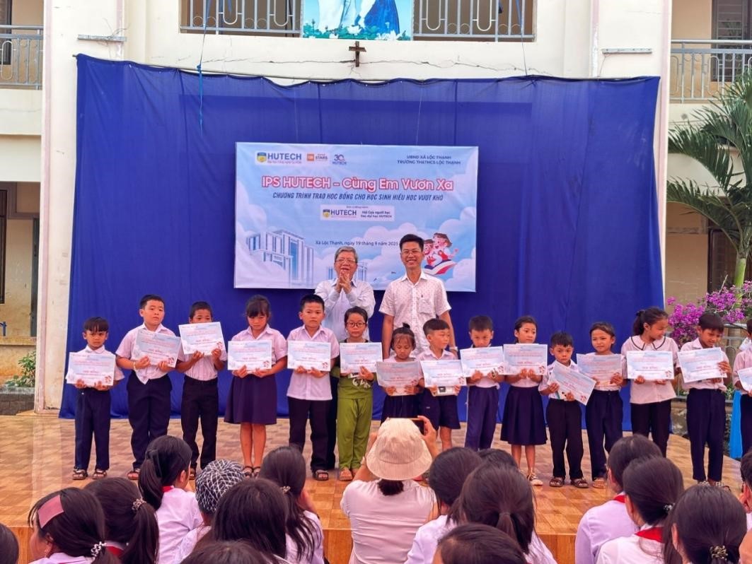 Trao học bổng tại trường Tiểu học & THCS Lộc Thạnh tỉnh Đồng Nai