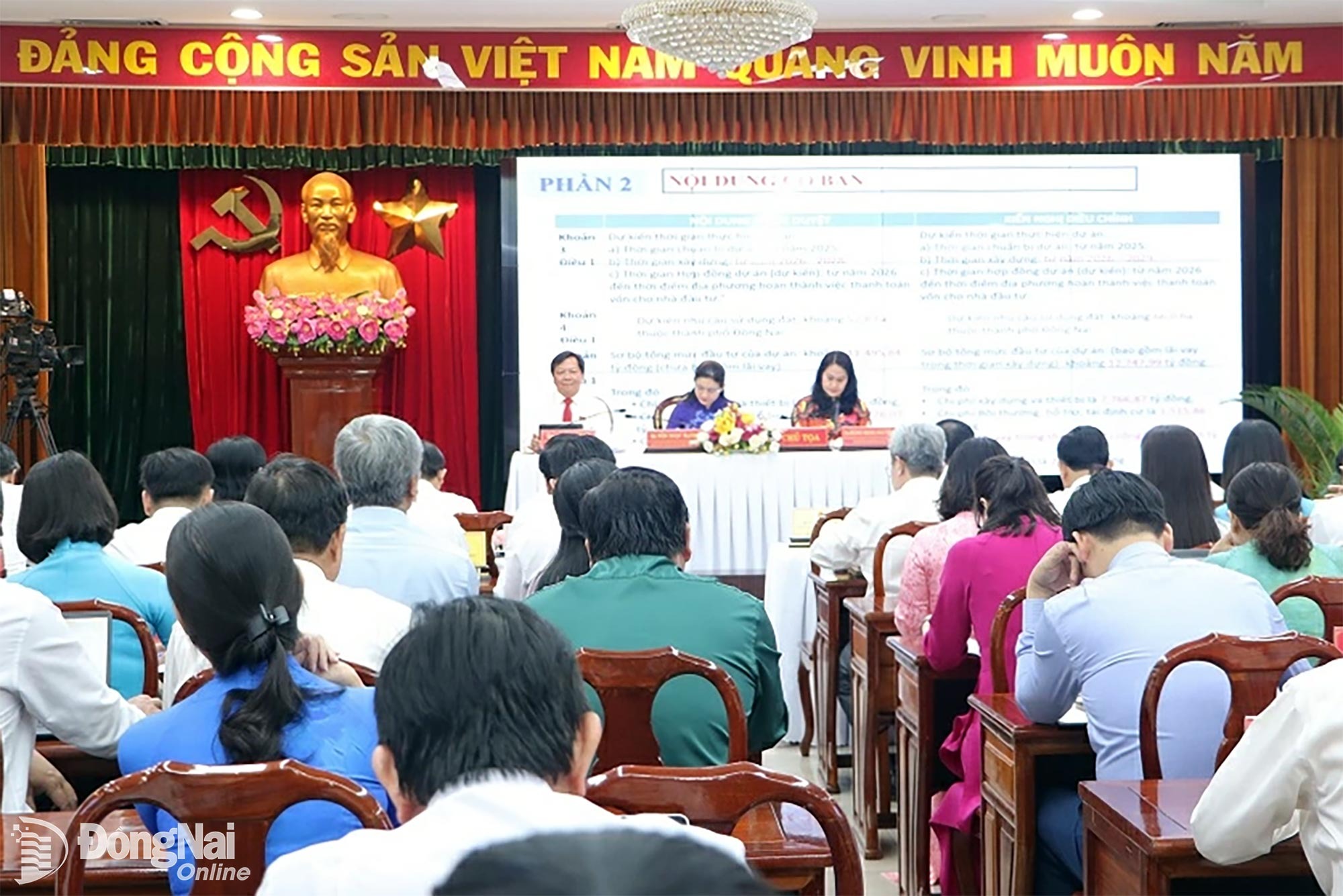 Chủ tọa điều hành Kỳ họp thứ 2, HĐND thành phố Đồng Nai khóa I, nhiệm kỳ 2026-2031. Ảnh: Phạm Tùng
