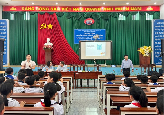 Quang cảnh buổi truyền thông.