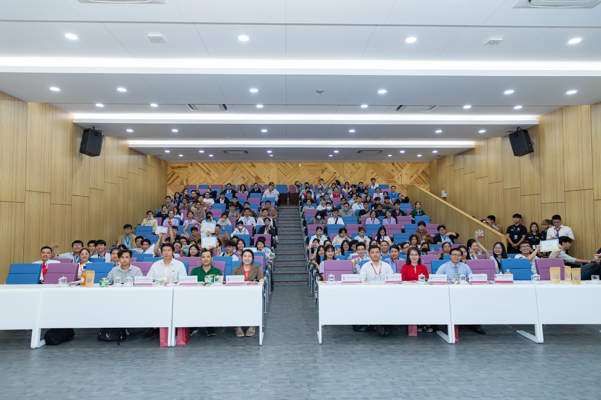 Thí sinh thuyết trình dự án khởi nghiệp