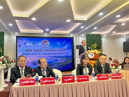 Đoàn chủ tịch hội nghị