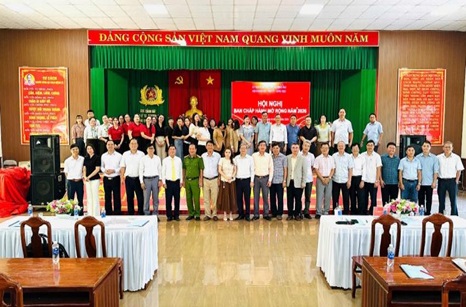 Đại biểu chụp hình lưu niệm tại Hội nghị