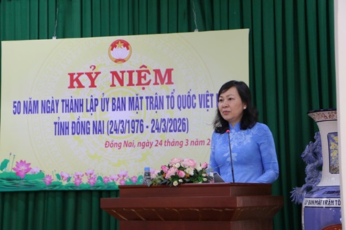 Phó Bí thư Tỉnh ủy, Chủ tịch Ủy ban MTTQ Việt Nam tỉnh Đồng Nai Huỳnh Thị Hằng phát biểu tại buổi họp mặt