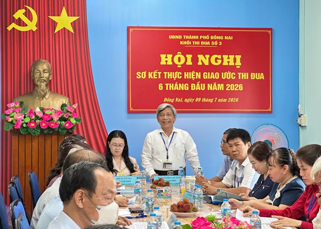 Đc Nguyễn Văn Long - Chủ tịch Hội người Cao tuổi - Khối trưởng Khối thi đua số 3 chủ trị hội nghị
